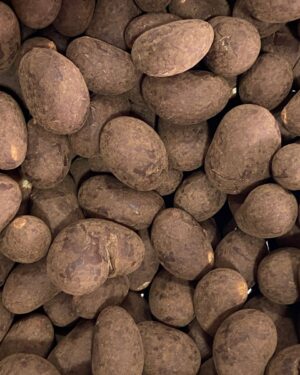 doce castanha de caju coberta com chocolate