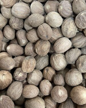 noz moscada inteira.jpg